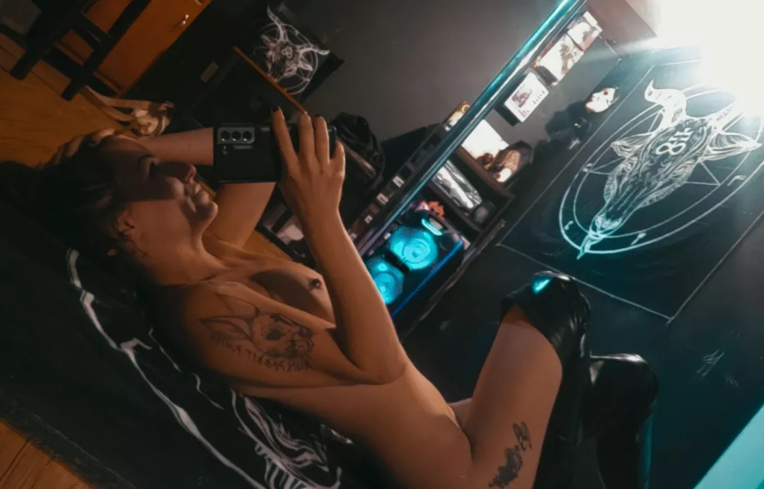 What metal song would you watch me strip to? 😈 posted by devilsfinestreject