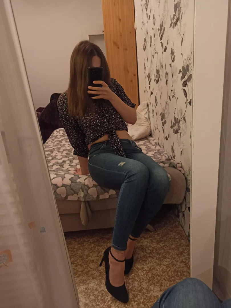 Work look (F) posted by Honey_69_