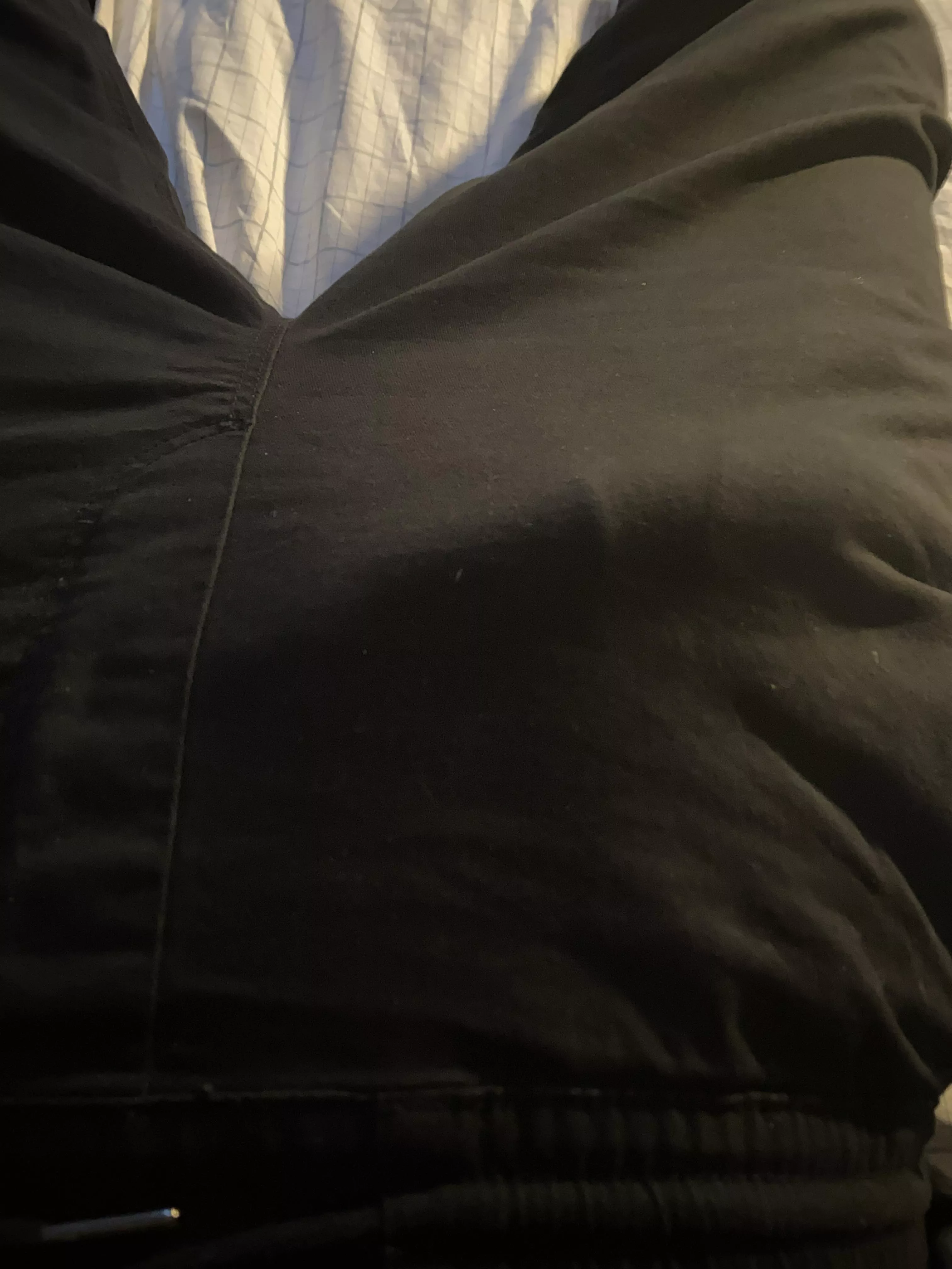 You know you’re big when it pokes through cargo pants posted by nsfwburneraccount23