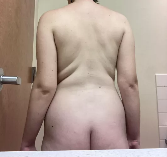 19F/125lbs/5'2. this is my least favorite part of my body. i look like a dumpy wine aunt by throwaway112103