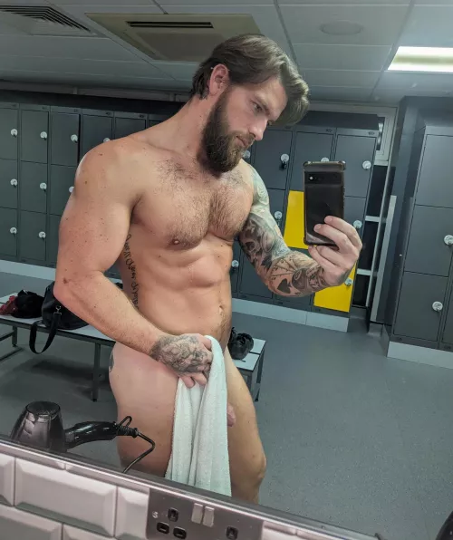 [29] Hold my towel whilst I take a shower bro... Or join me? by sh_flex