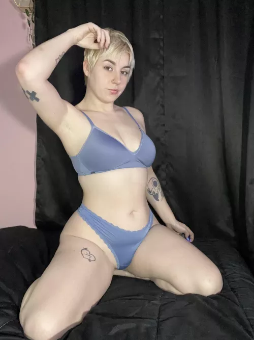 A little throwback to when my hair was really short by Smokey-Moth