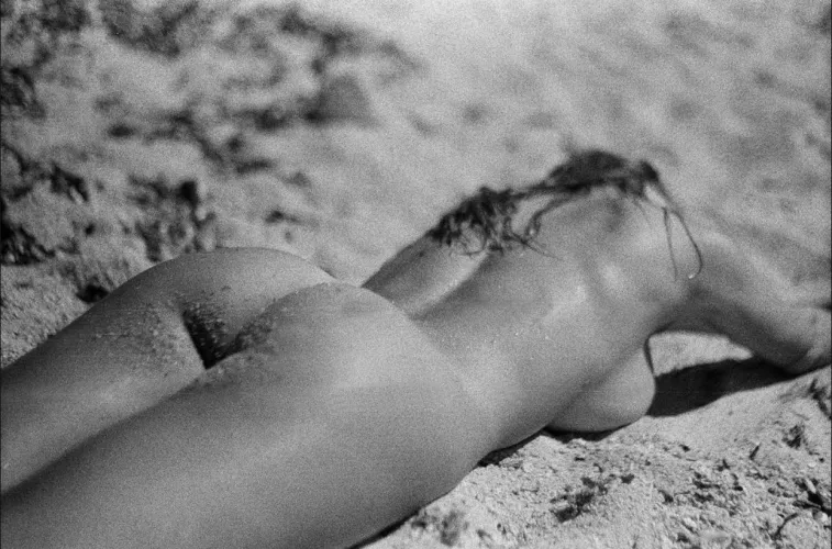 Beach goddess by DlngoLex