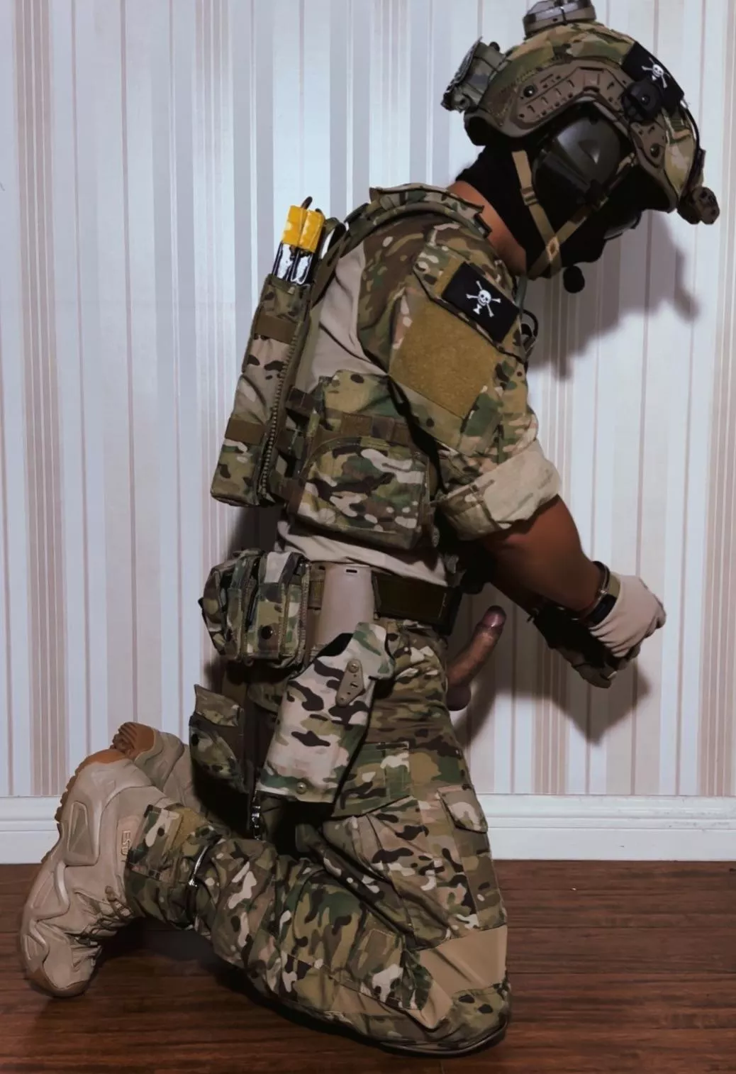 Get on your knees posted by AaahCaffeine