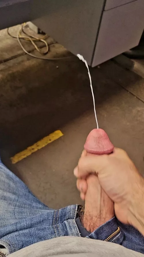 I could sure use some help at work!!! HARD days with HUGE work LOADS... any volunteers? by MrPuBlicShOw