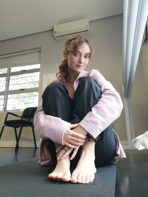 My feet are feeling playful today, wondering where they should go next. Any suggestions, darling F18 by dewcarrot