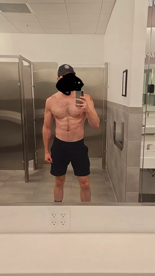 [33] bisexual dad looking for an older in shape dad. 40+ be in shape and masculine by Technical_Mention805