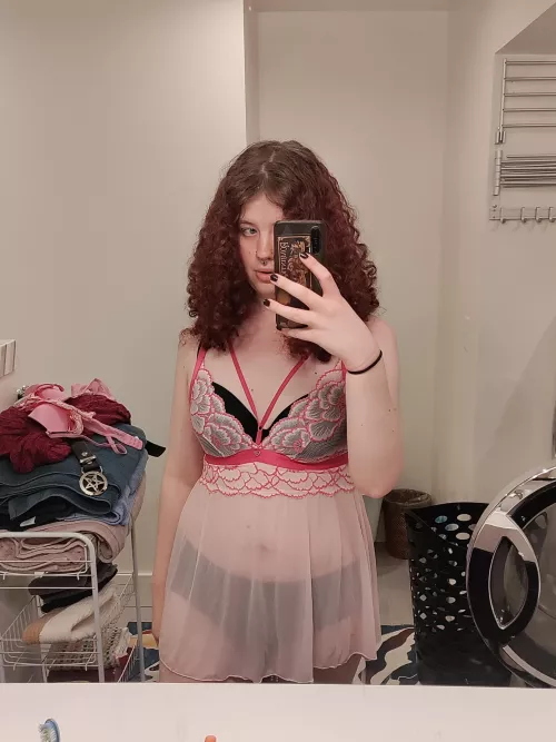 Anyone around? I'm kinda bored by CarmillaValentine