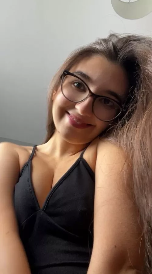 Eyes that sparkle with secrets by maribeltherese