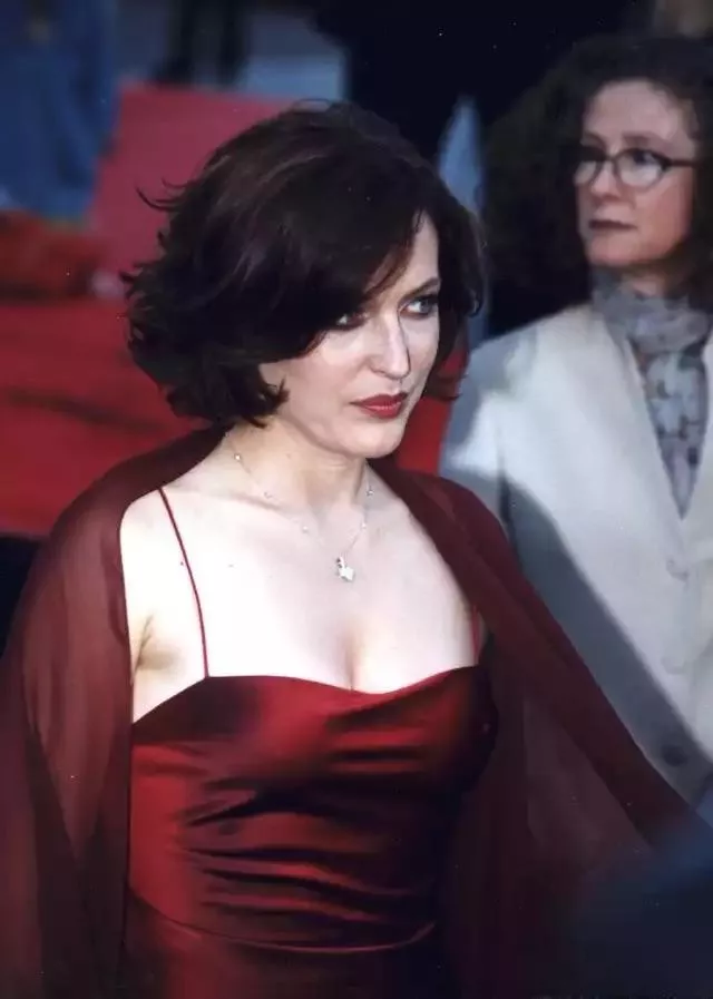 Gillian Anderson posted by OOBExperience