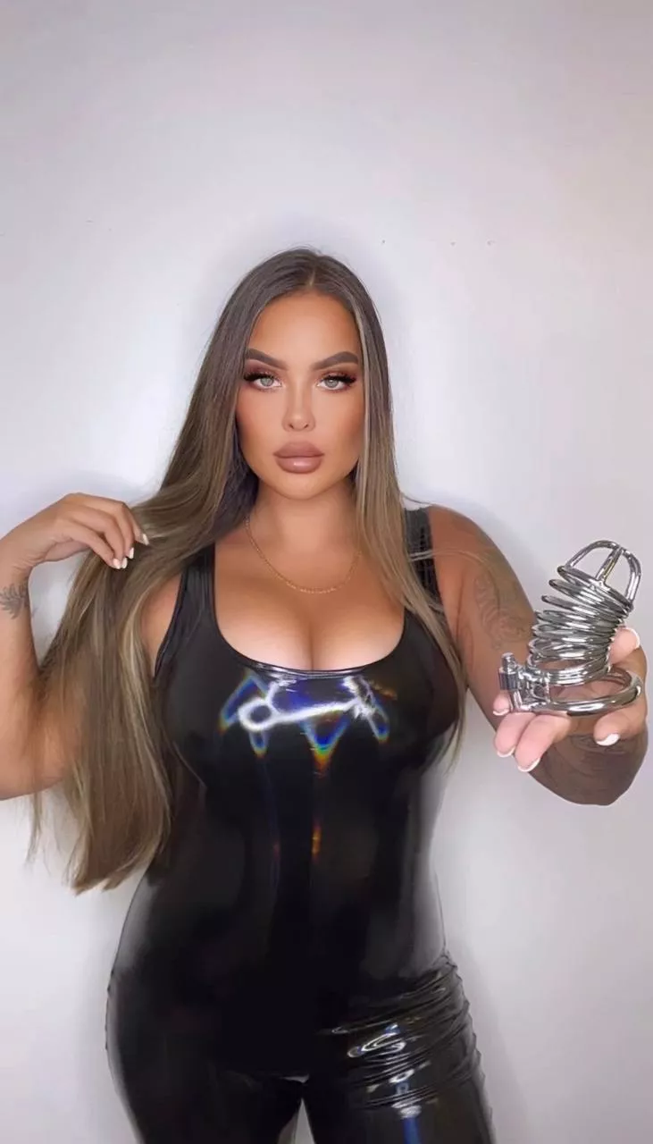 How much you like shining ladies? 🖤 posted by Robyn_inked