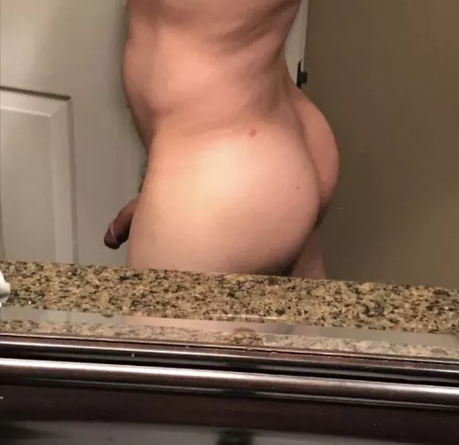 I’m new to Reddit. What does everyone think of this booty? by Zac_Aphrodisiac
