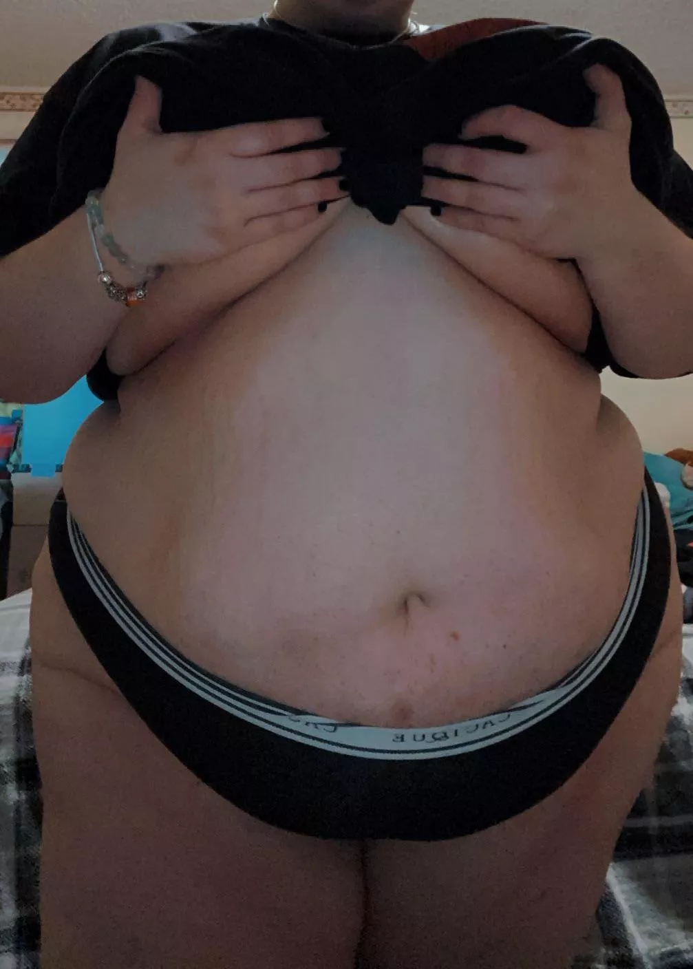 kiss me 😘 posted by miaacloverr