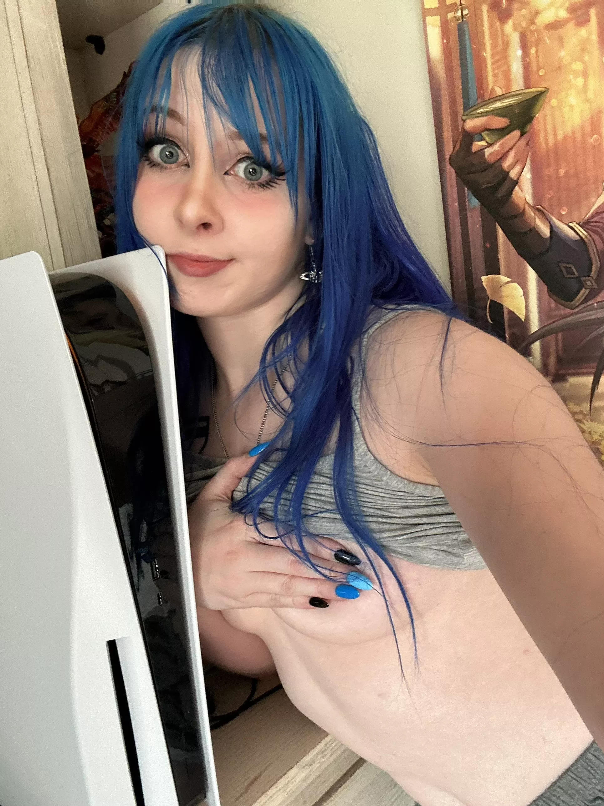 PS5 or me ;) posted by lunaaquaphine