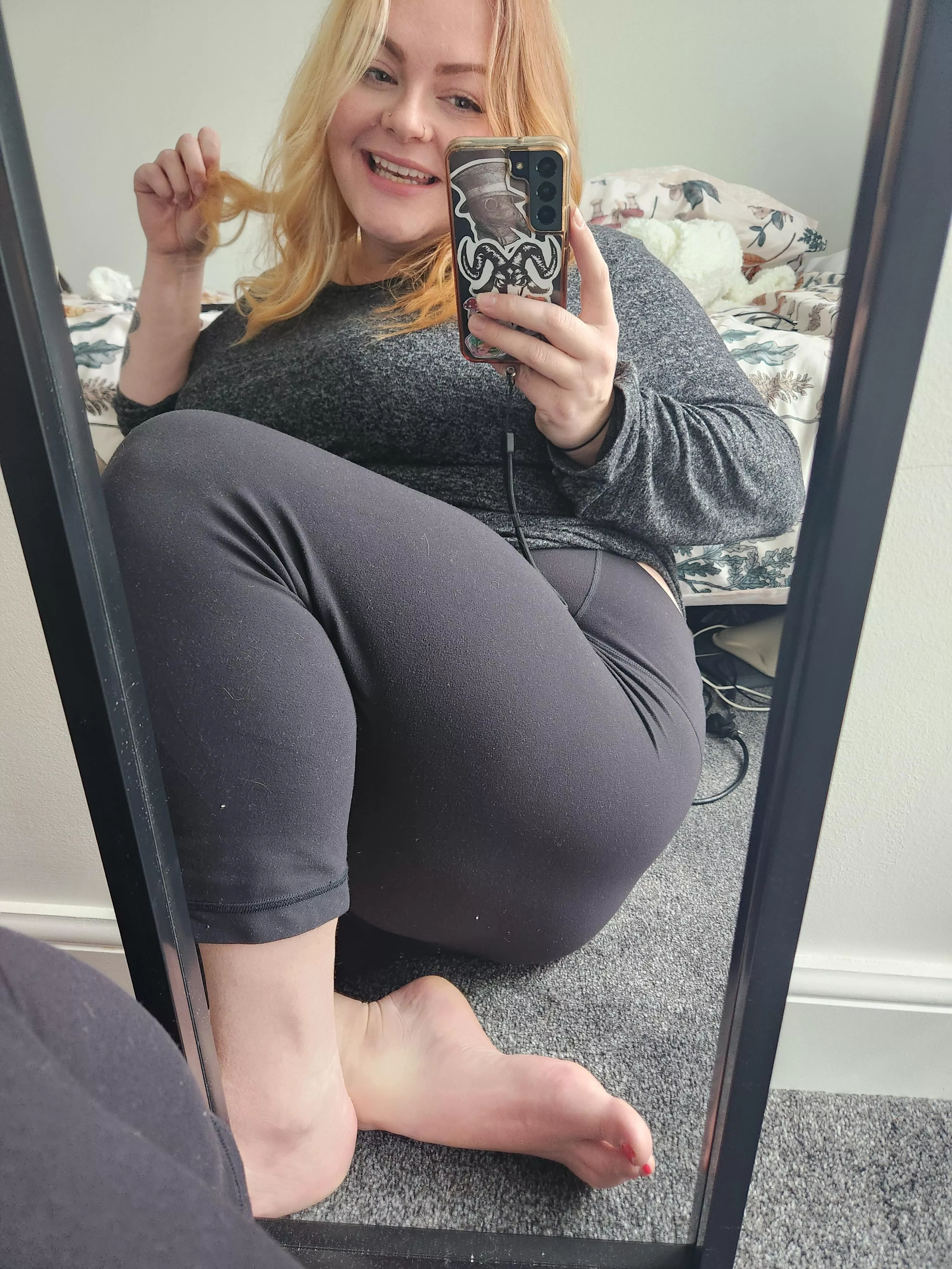 Storm Babet has me stuck inside and bored 😴 posted by EmberAdams4