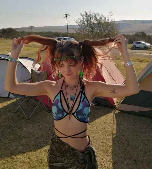 The scent of my favorite perfume lingers in the warm embrace of my underarms F18 by dewcarrot