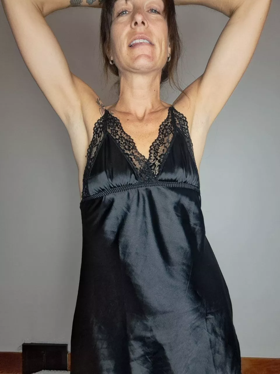 Top 3 things you would do to my milf armpits? posted by Violet_baddie