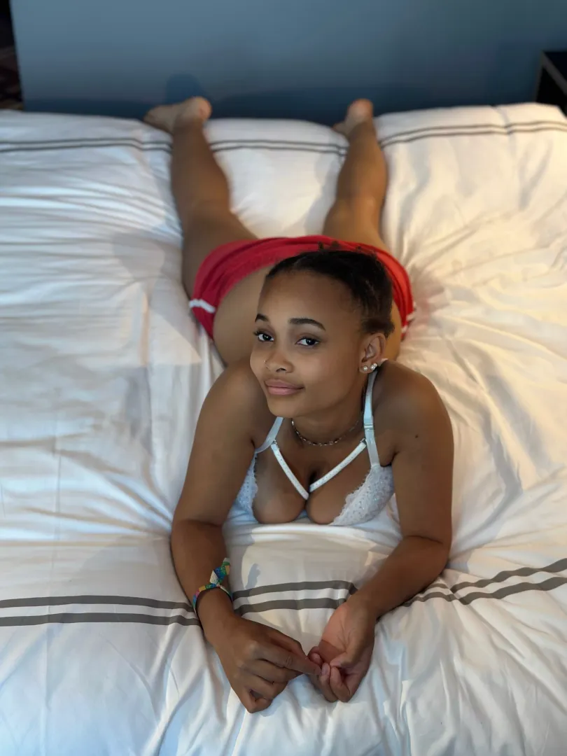 Anyone want to join me in the bed? posted by Riley_Charlotte