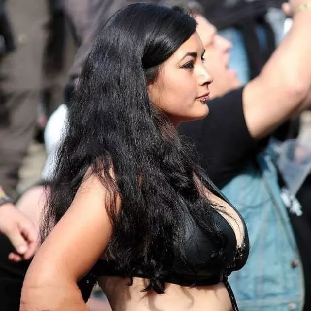 Big busted lady posted by drunksslover