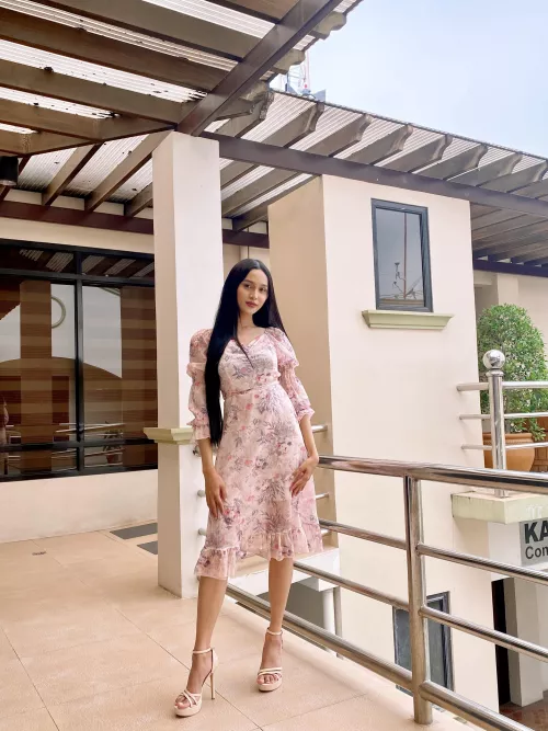 Do you think that I look good in pink? by ImportantInfltion