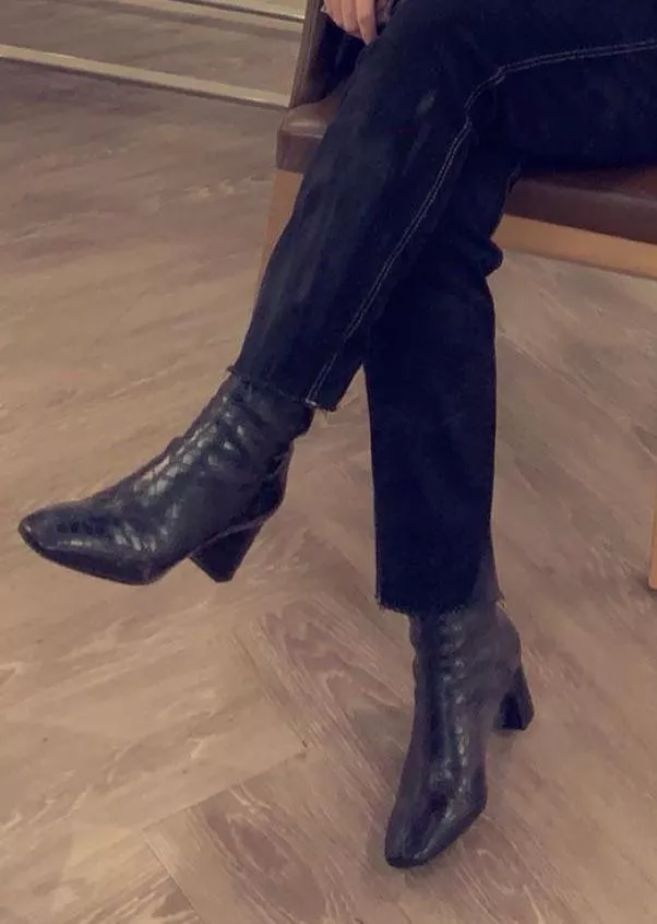 I love the sound of my boots when I walk posted by starsodreamy