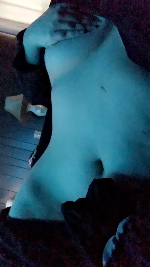 If only there was a cute girl here too cover my stomach in lipstick by Emi_Tay19