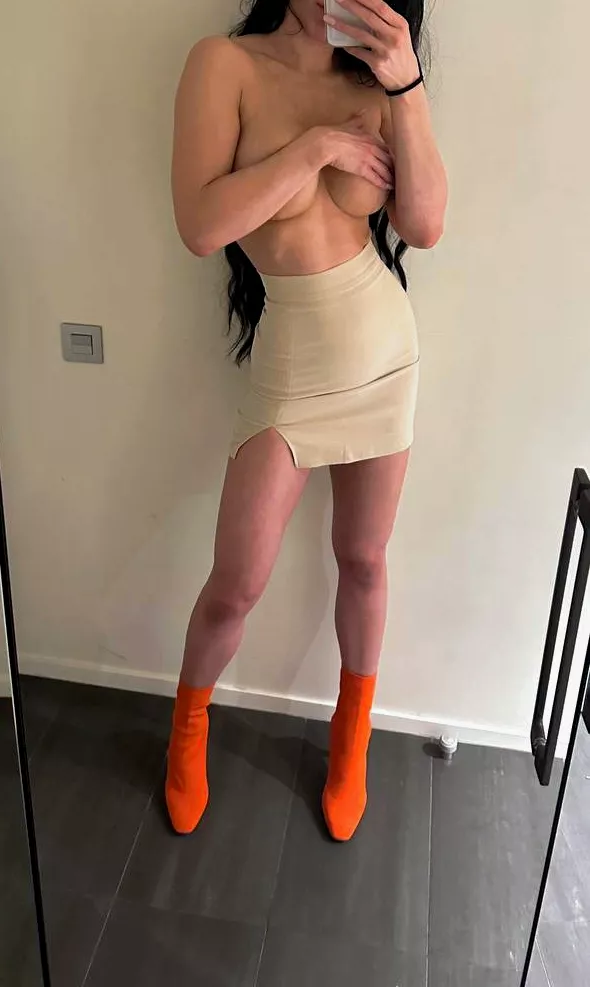 Teasing you before your date 😉 posted by Upset-Change2028