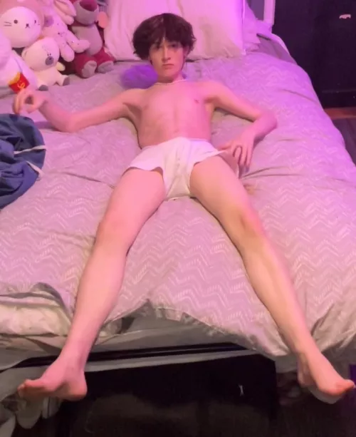 18 - anyone want to be naughty with me 😈 by twinkboi4you