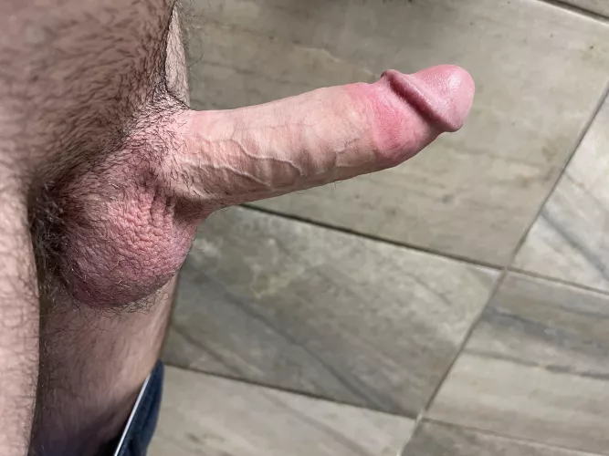 [28] looking for a bud to have some fun with by liamb2195