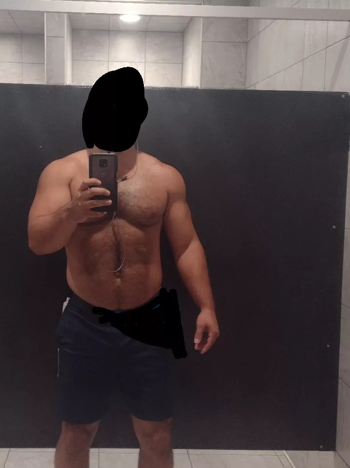 34 man in Philadelphia posted by pornkhal