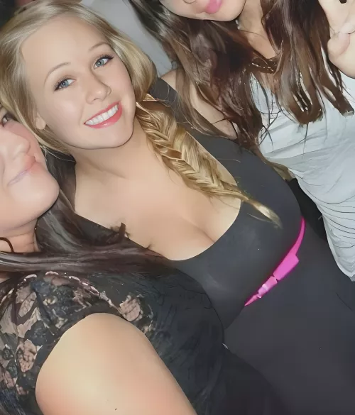 Blondie with a big rack by Jc_falcon