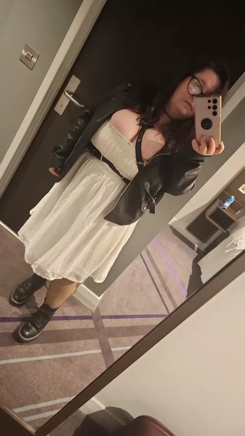 Feeling myself by Hollow_Insanity