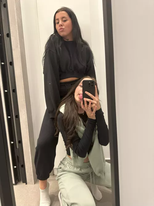 IUTR college girls by kaoukaoukaou