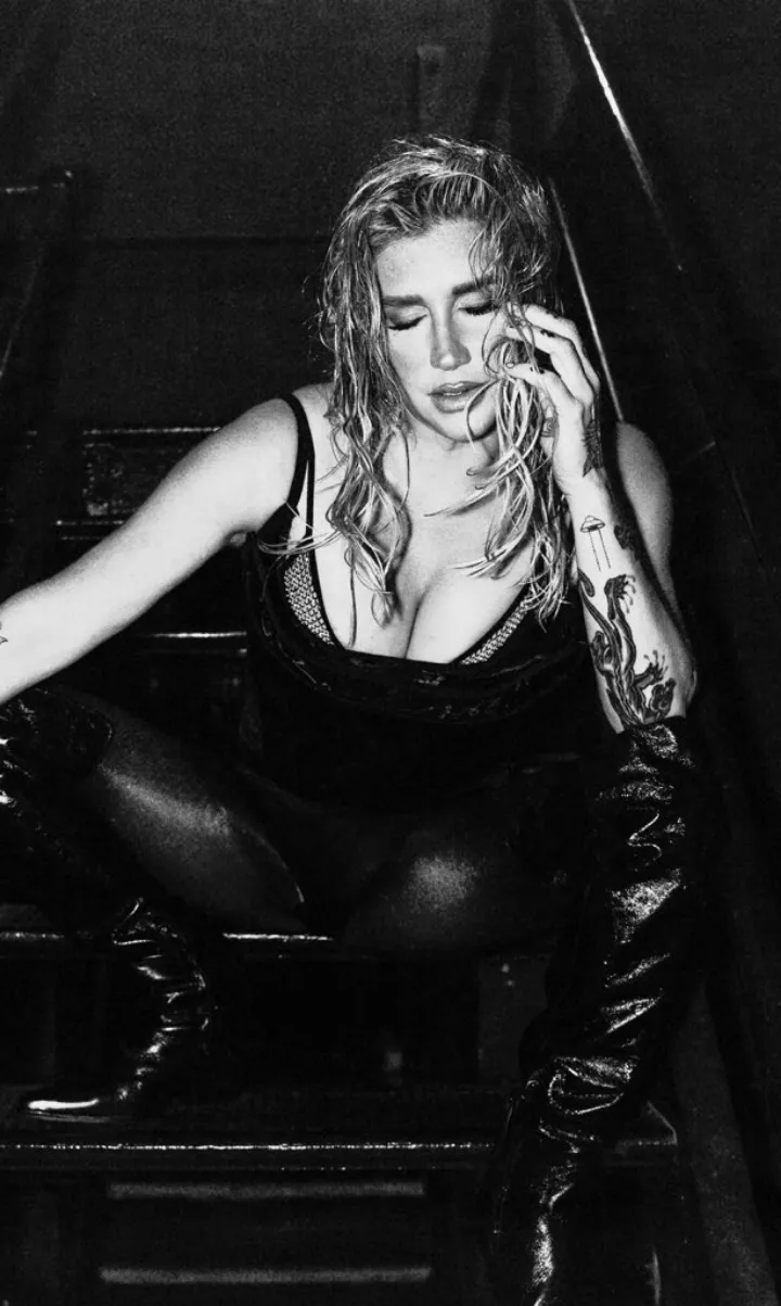 Kesha posted by brown3cake