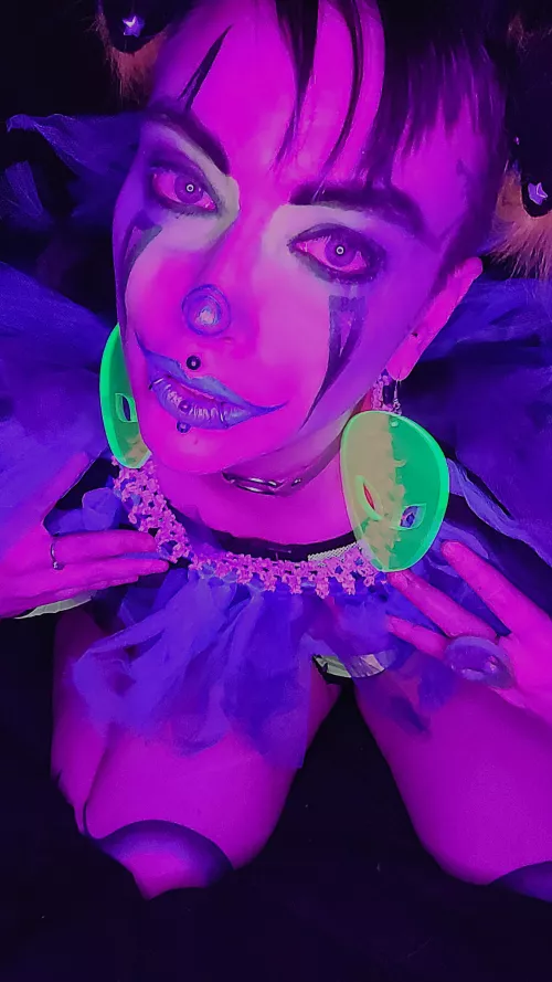 Pink Clown Alien Boi by globlinboy