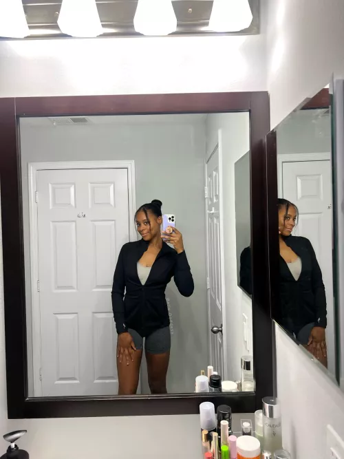 Race you to the bed.. loser has to give the other head by bellegoddesss