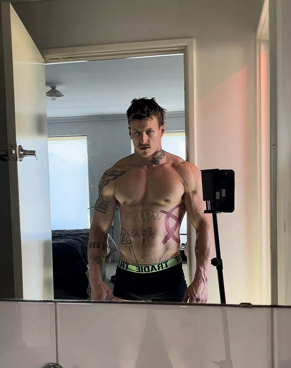 You looking at me? ;) posted by alecnysten