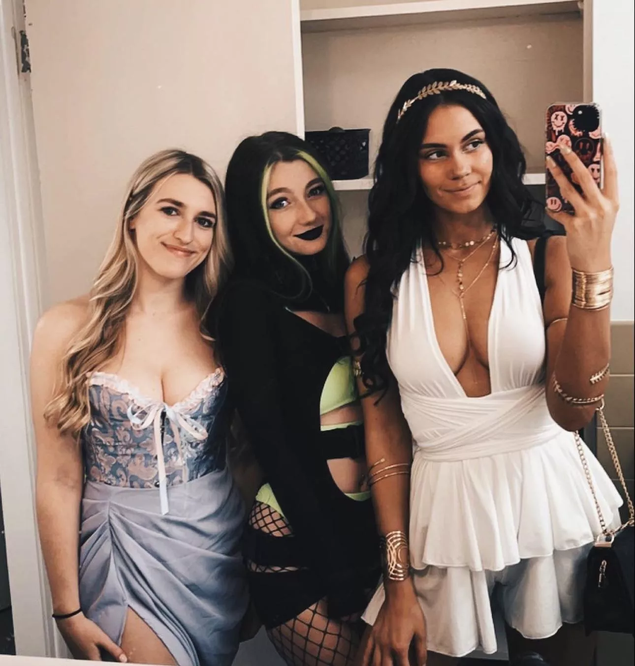 3 other hot ‘alt’ girls posted by DaisyBNYC