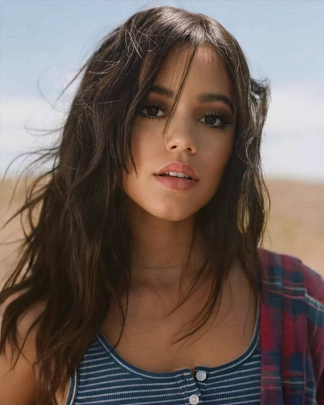 Beautiful brunette posted by Electronic_Menu_3471