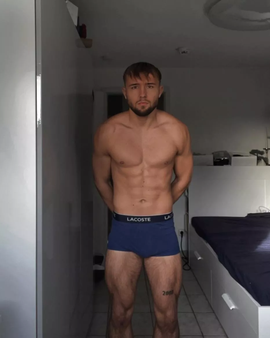 go down for me posted by Moonshotsbenny67