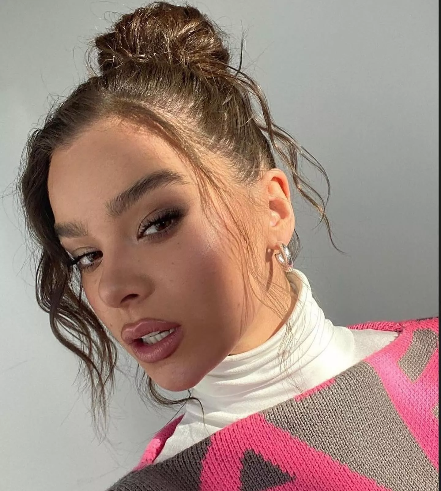 Hailee Steinfeld posted by Slow_Ant_1409