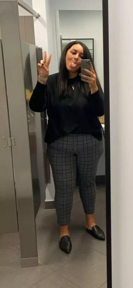 Have a good Monday babes! posted by SweetEbony23