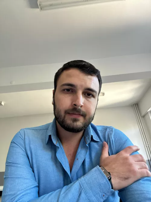 Hey guys 😀 by CombinationOk6101