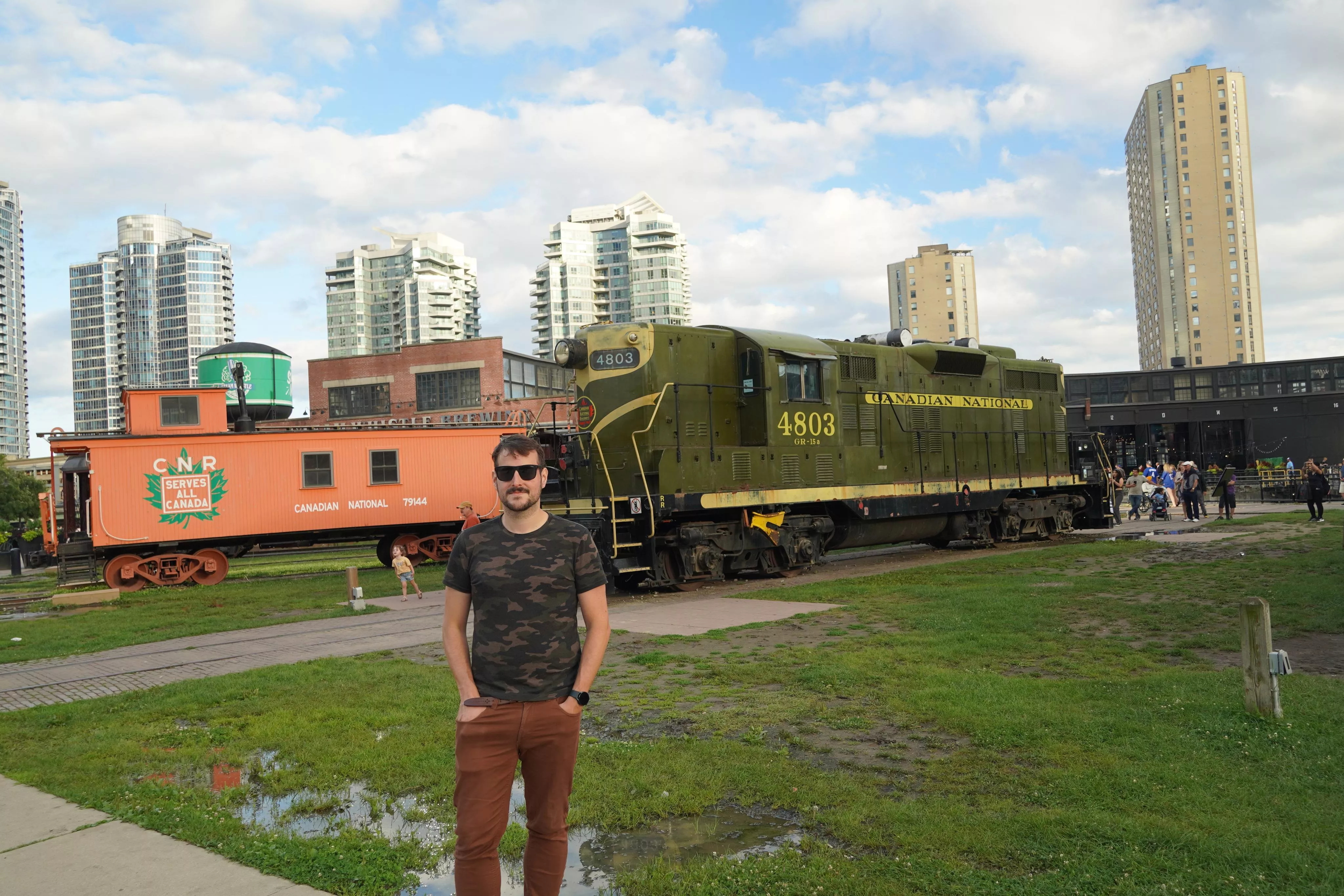 I like trains 🚂🚂 posted by sideways_hotdogs