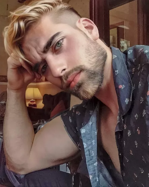 I regret dying my hair. I look like a fckboy. I'll post a pic before I hack it all away. 😂 So I'm only 99.4566838573355774423676888300381258996668482% feeling good about myself. by Lorenzo7891