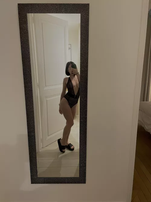 my body look sexy in this semi-darkness? by possiblySink89