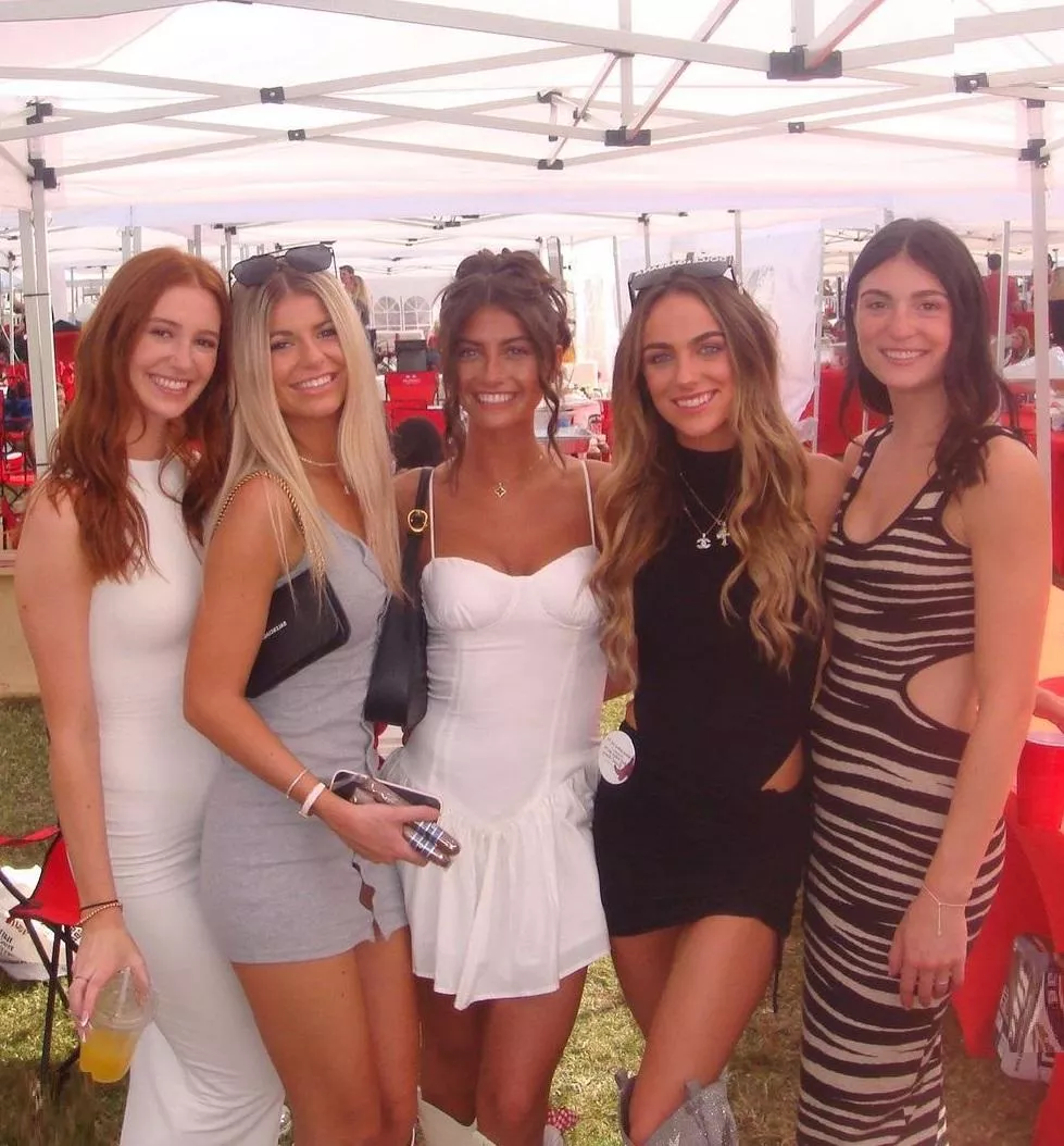 Tailgate Babes posted by asdfjhsdfa