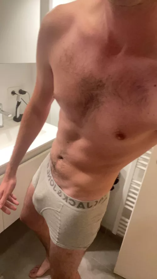 25 kinky French sub looking for a longterm dom / master. by yoursexygay97