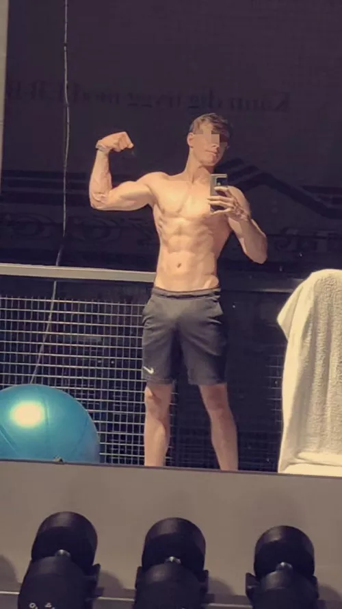 Anyone down for a naked workout with (m)e? by OwCo010