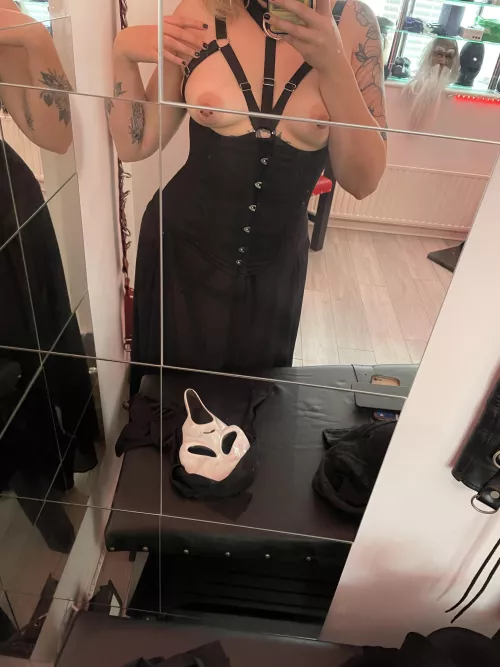 Ghost face deffo has nipple piercings by AmethystQ